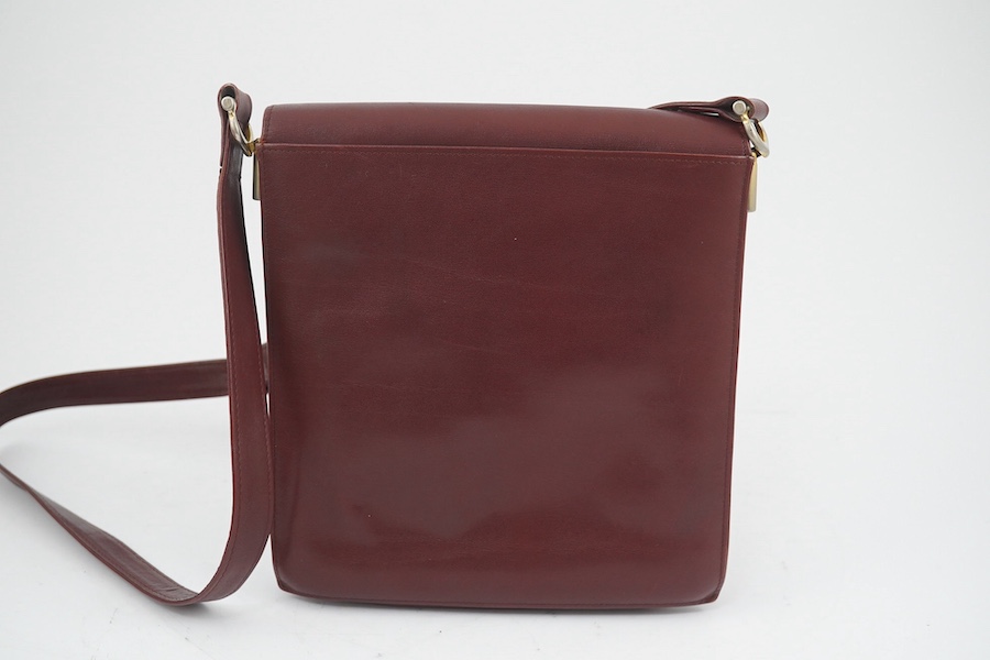 A Must de Cartier lady's leather shoulder bag in bordeaux